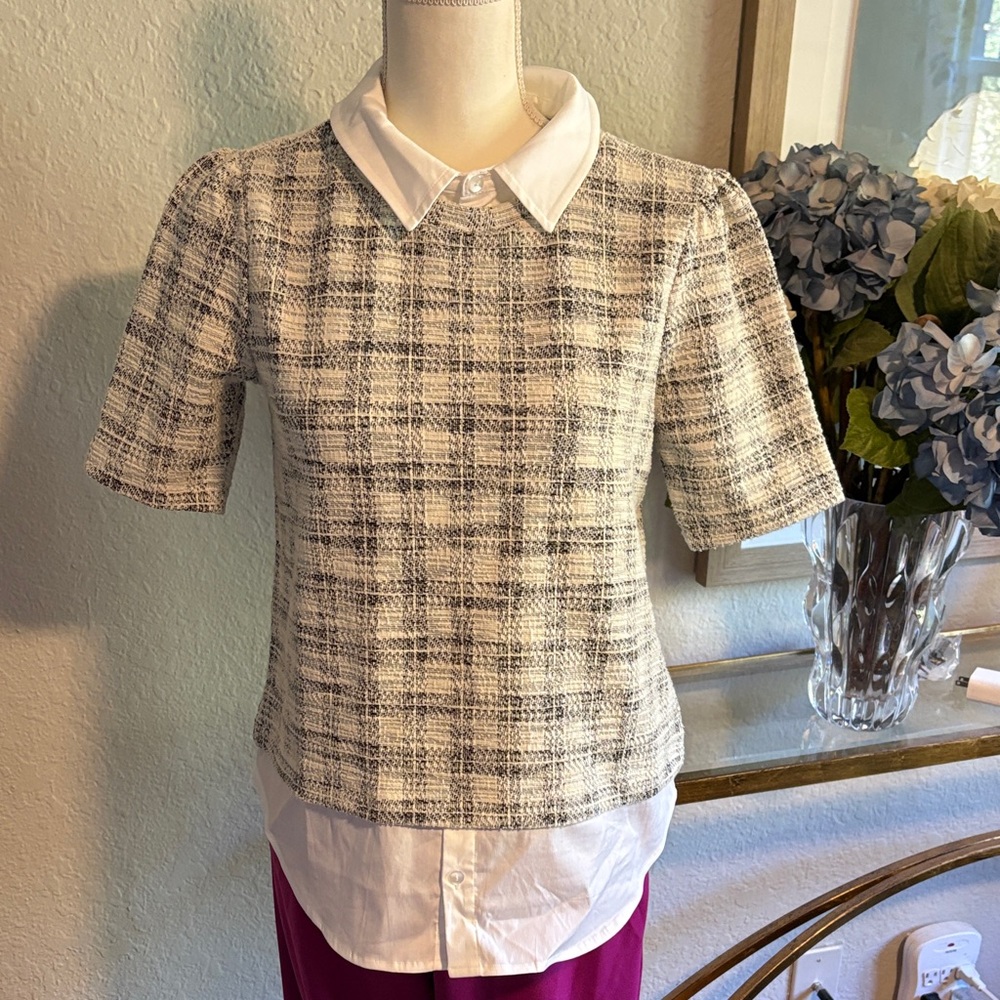Ann Taylor two piece short sleeve boucle top. Size XS